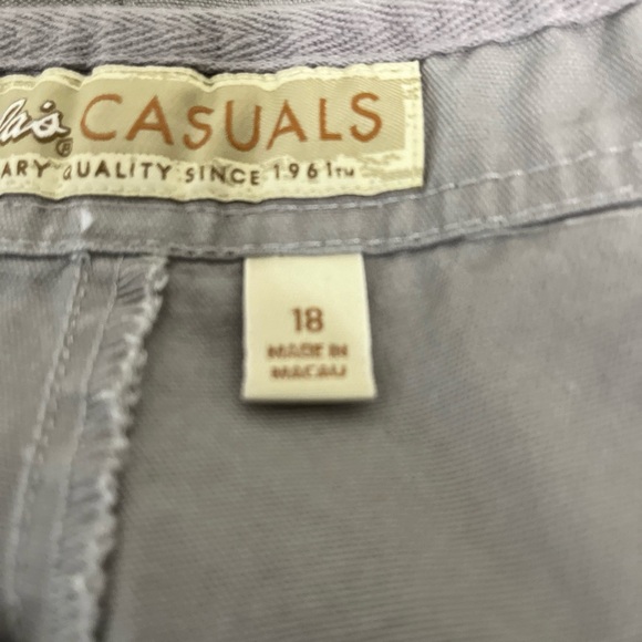 Cabela’s Casuals Tan Cargo Shorts - Picture 2 of 15